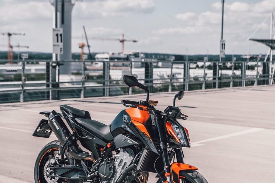 KTM DUKE 890