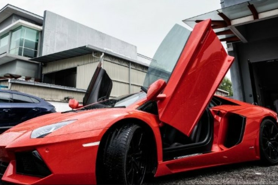 Lamborghini Aventador