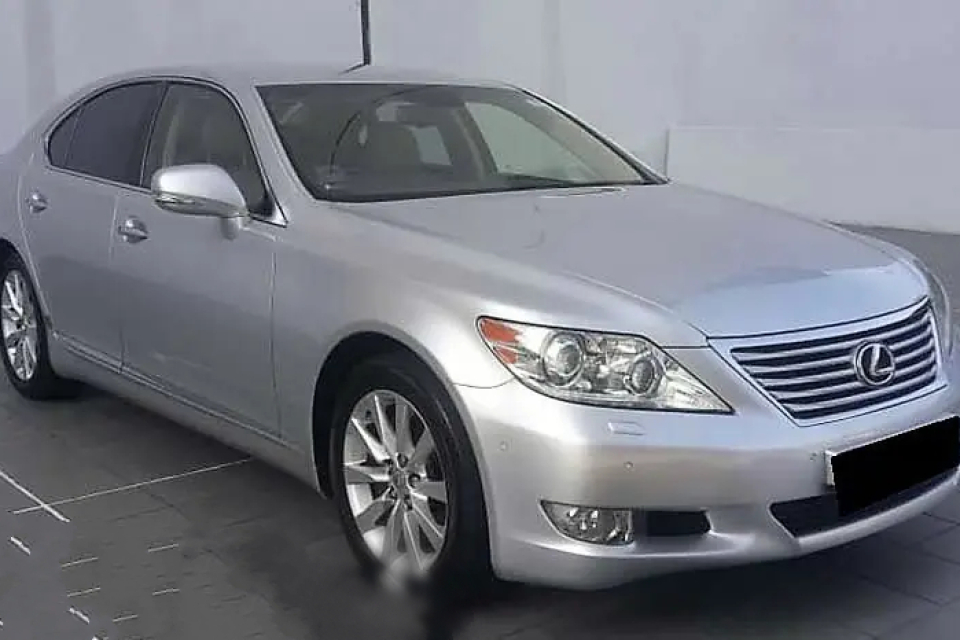 Lexus LS