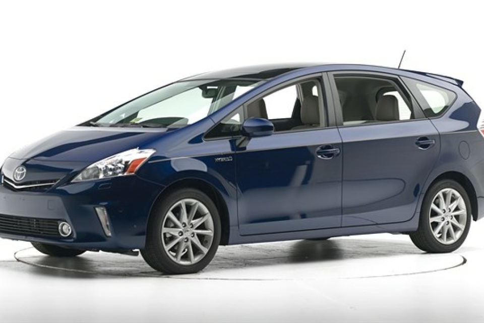 Toyota Prius v (+)