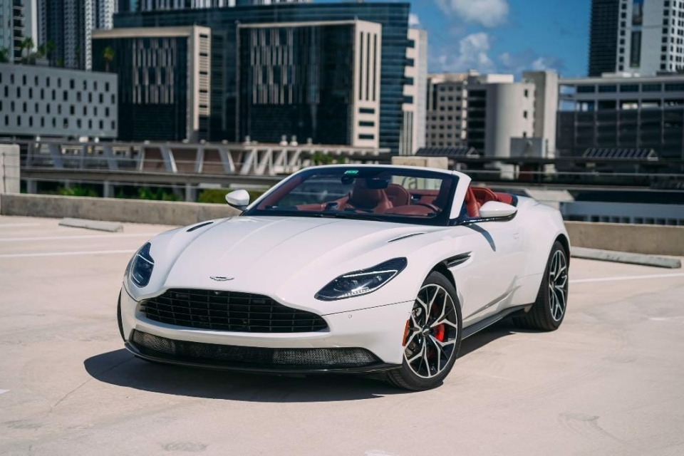 Aston Martin DB11