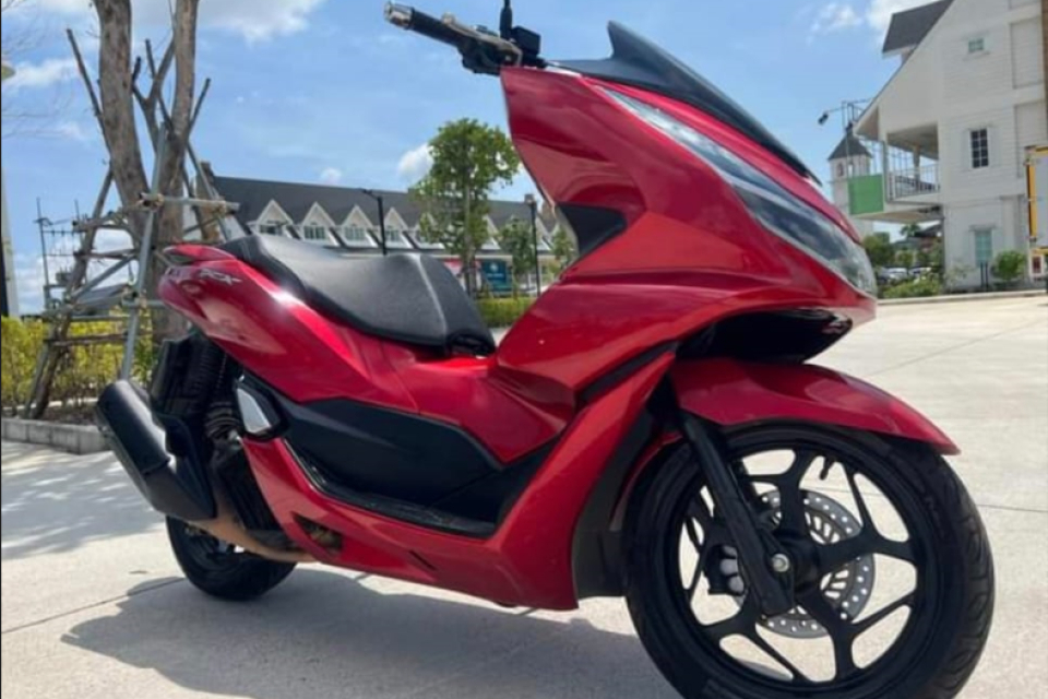 Honda PCX 160cc or similar