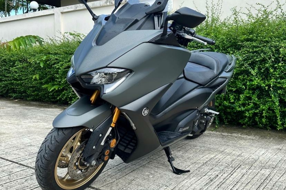 Yamaha T-max 560 or similar