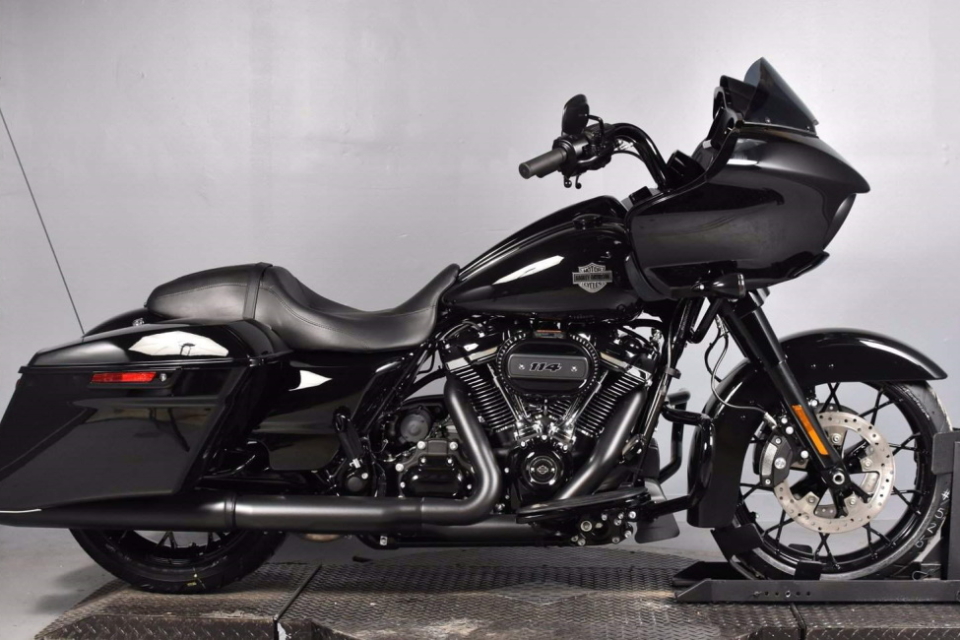 Harley-Davidson FLTRX Road Glide Custom