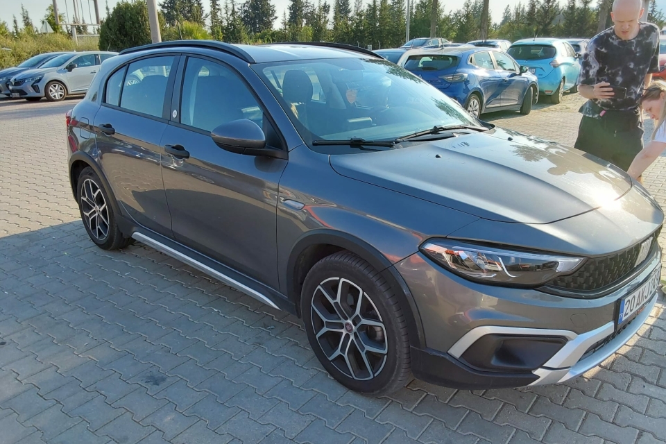 Fiat Egea Cross or similar