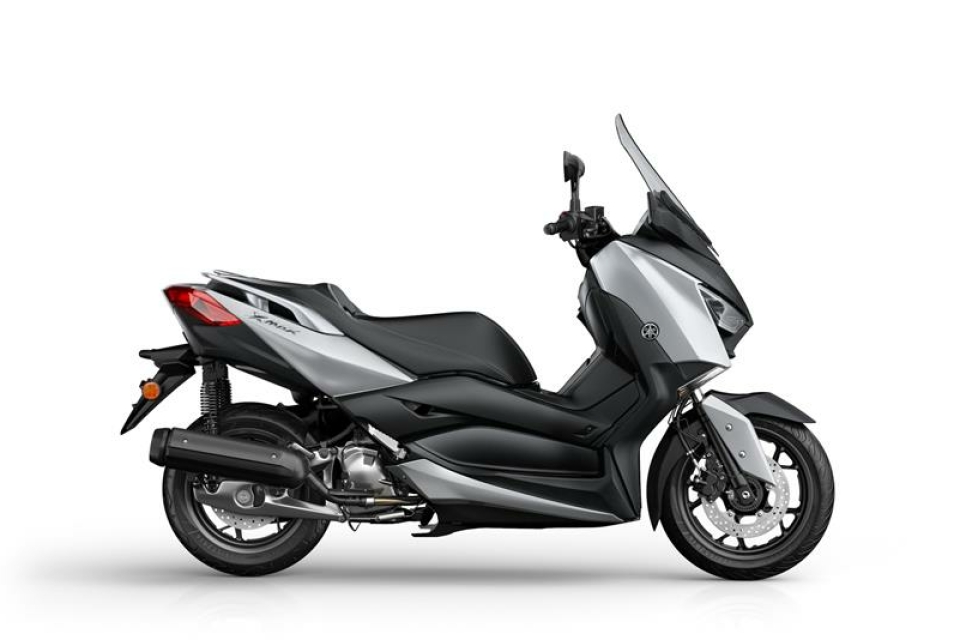 Yamaha Black X-Max 125