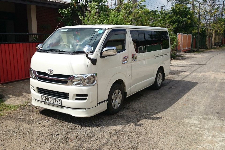 Toyota HiAce Commuter